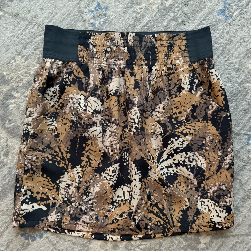 GAP Navy, Tan, and Cream Patterned Skirt (NWOT) - Picture 2 of 8